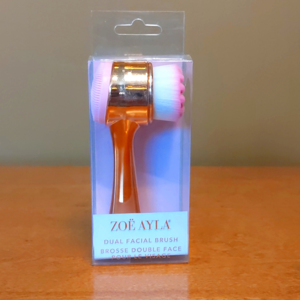 Zoe Alya dual facial brush